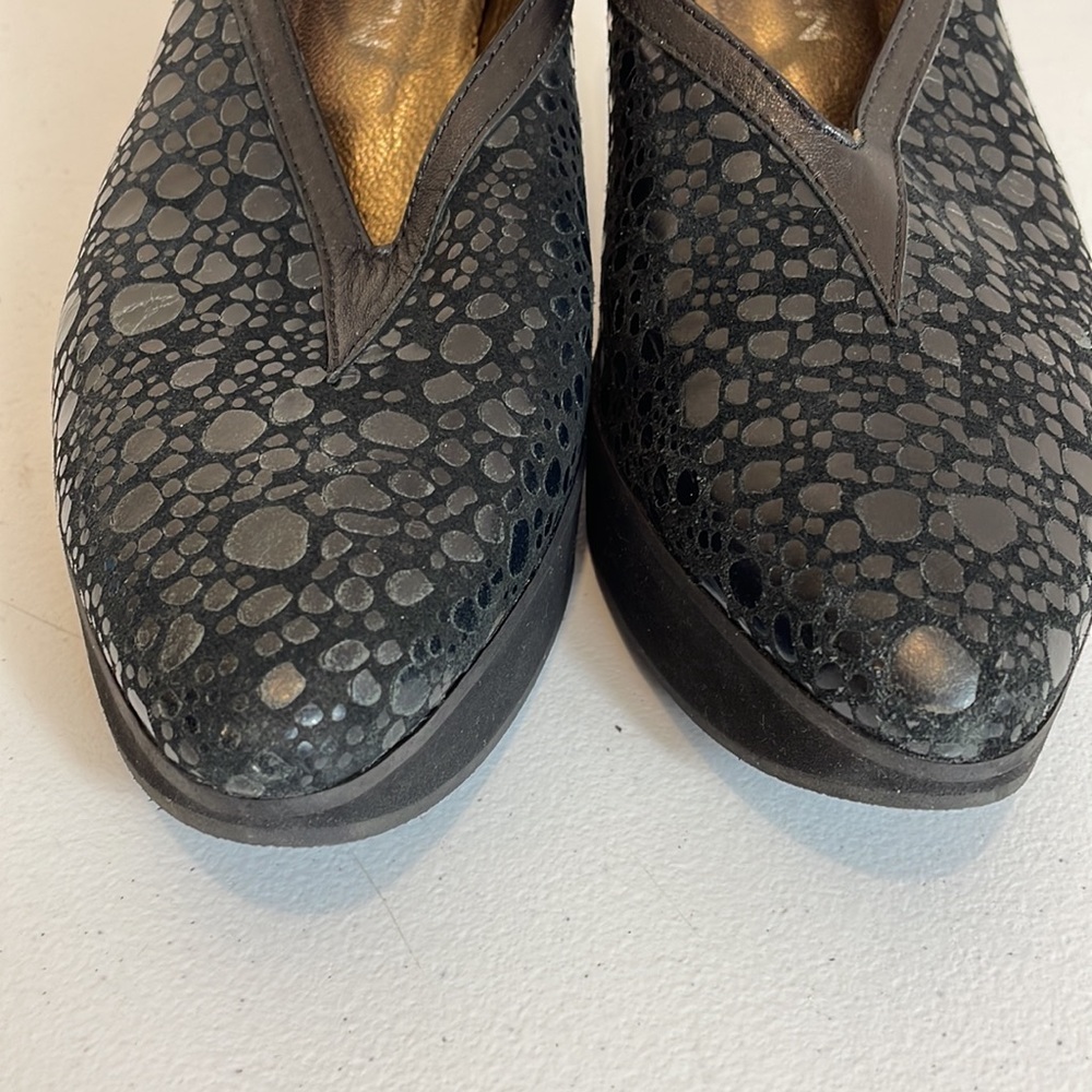 Jan Jansen Textured Suede Curved Heel Mary Jane Shoes - Picture 12 of 14